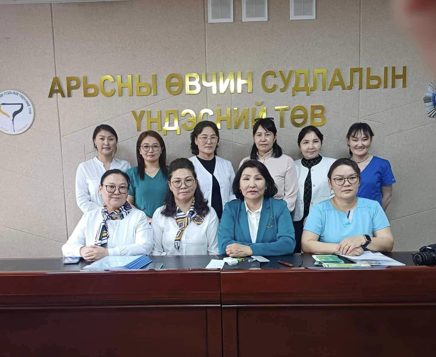 Завхан, Дархан-Уул аймгийн нэгдсэн эмнэлгийн орон нутгийн сувилагч нарын төлөөлөл эмнэлгийн төвийн үйл ажиллагаатай танилцлаа.