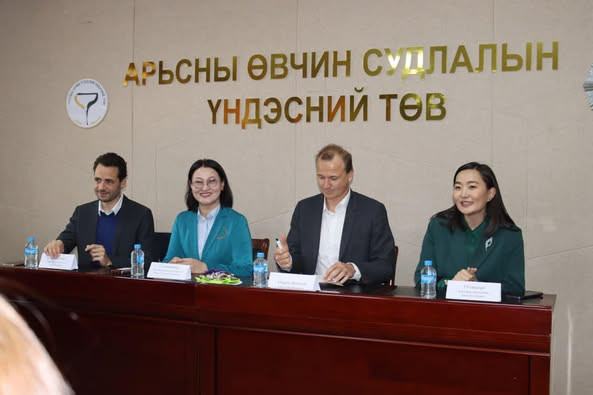 ISISPHARMA, Green Gate International ХХК-тай хамтын ажиллаганы хүрээнд ОУ-ын захирлууд болон монгол дахь захирал болон эмч төлөөлөгчид АӨСҮТ- үйл ажиллагаатай танилцлаа.