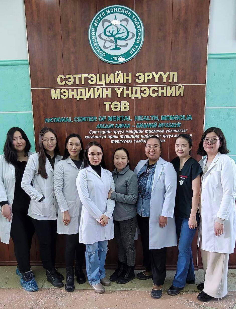 Сайн дурын үзлэг хийж, зөвлөгөө өгч, шаардлагатай эмчилгээний бүтээгдэхүүнүүдийг хандивлалаа.